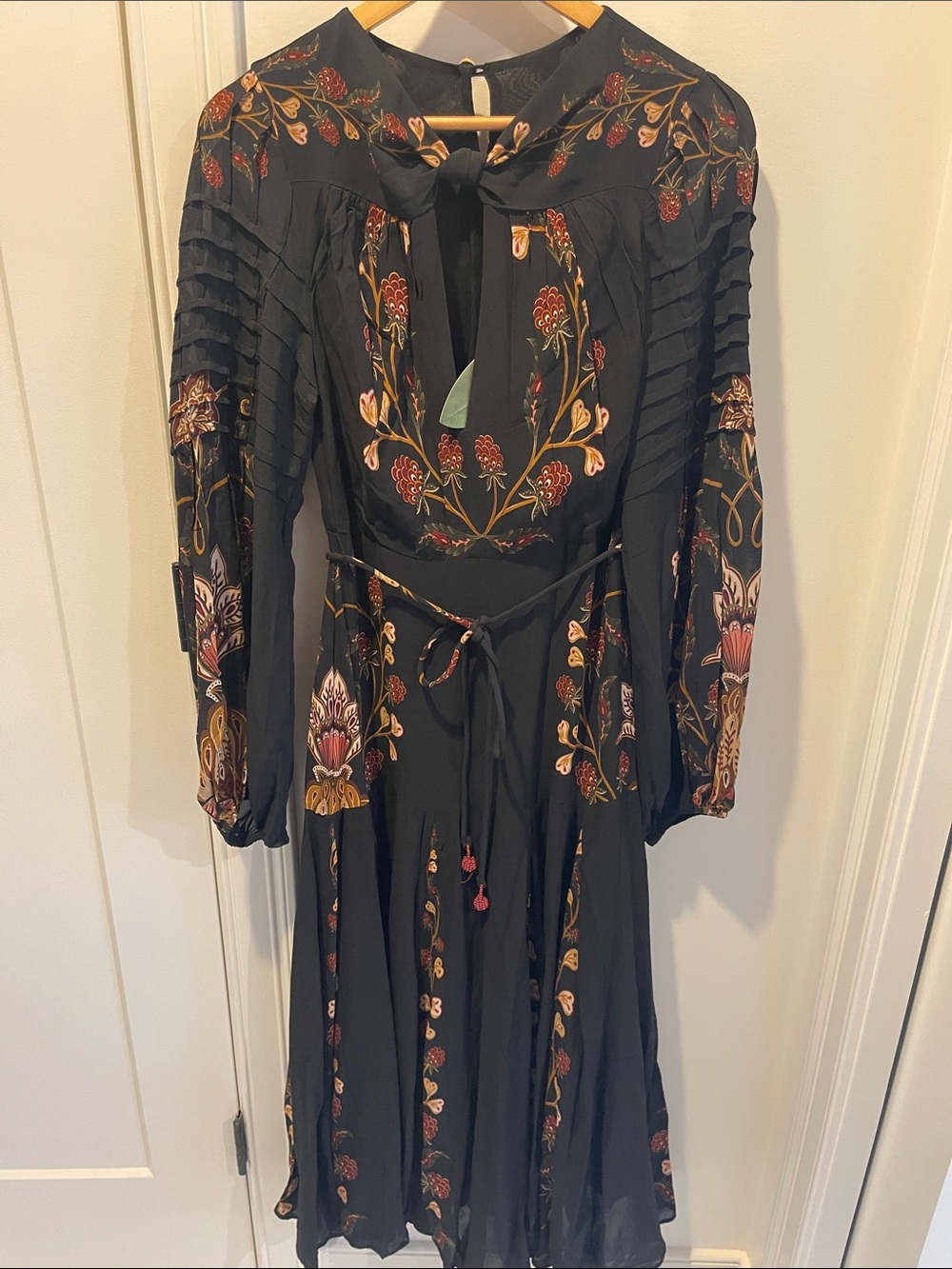 FARM Rio Black Floral Long-Sleeve Tie-Waist Midi Dress